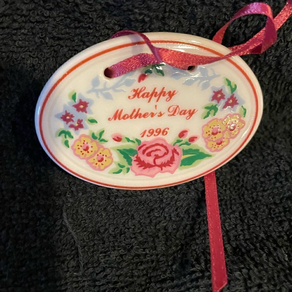 Longaberger Happy Mother’s Day 1996 Porcelain Basket Emblem - Picture 6 of 6
